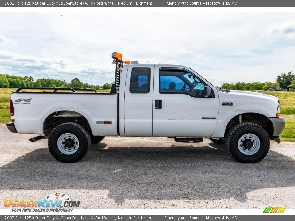 2002 Ford F250 Super Duty XL SuperCab 4x4 Oxford White / Medium Parchment Photo #3