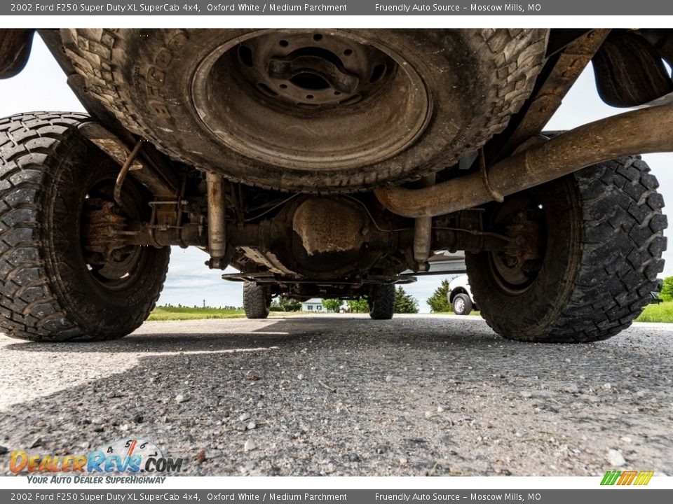 2002 Ford F250 Super Duty XL SuperCab 4x4 Oxford White / Medium Parchment Photo #13