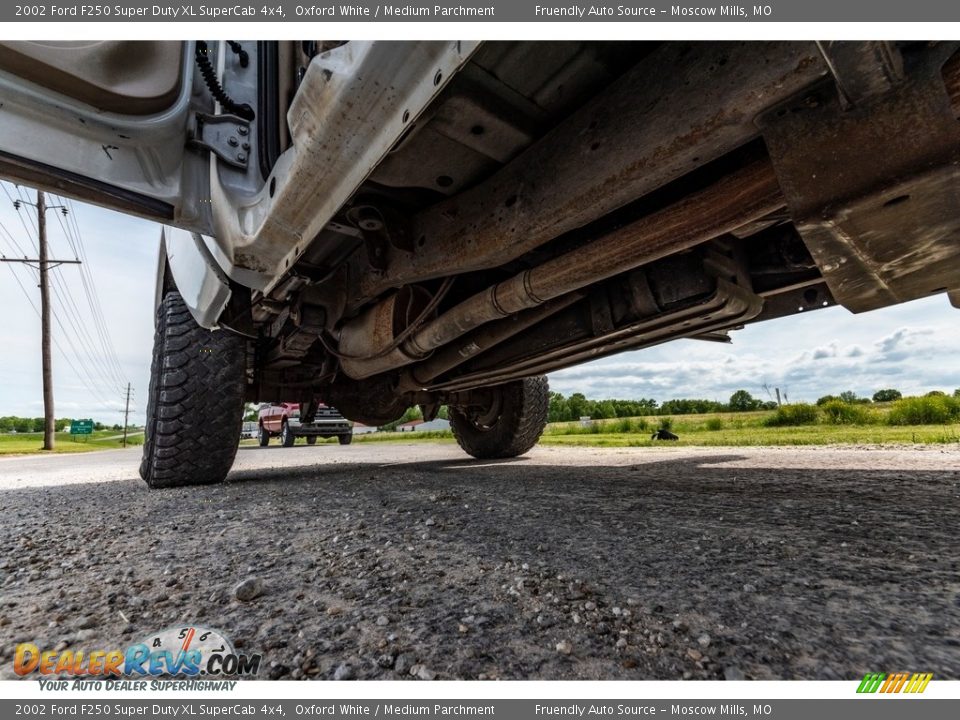 2002 Ford F250 Super Duty XL SuperCab 4x4 Oxford White / Medium Parchment Photo #17