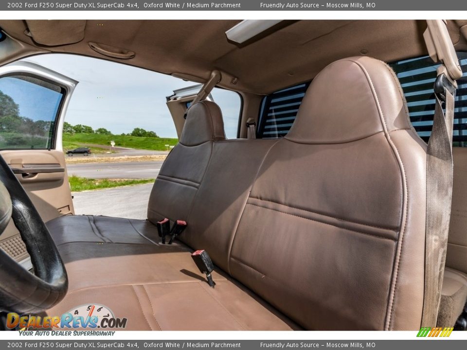 2002 Ford F250 Super Duty XL SuperCab 4x4 Oxford White / Medium Parchment Photo #20
