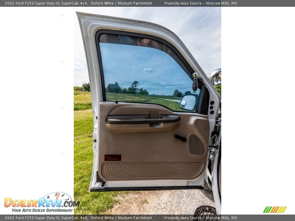 2002 Ford F250 Super Duty XL SuperCab 4x4 Oxford White / Medium Parchment Photo #23