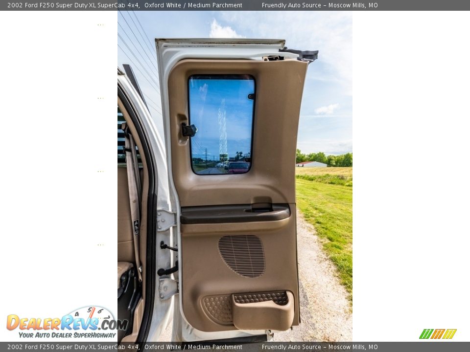 2002 Ford F250 Super Duty XL SuperCab 4x4 Oxford White / Medium Parchment Photo #25