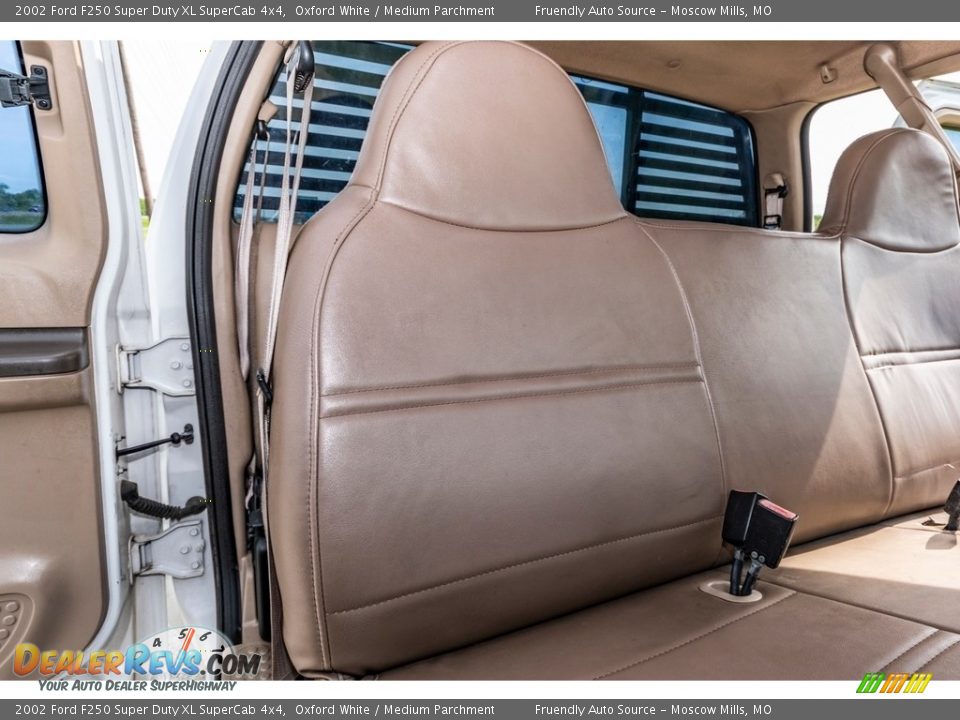 2002 Ford F250 Super Duty XL SuperCab 4x4 Oxford White / Medium Parchment Photo #26