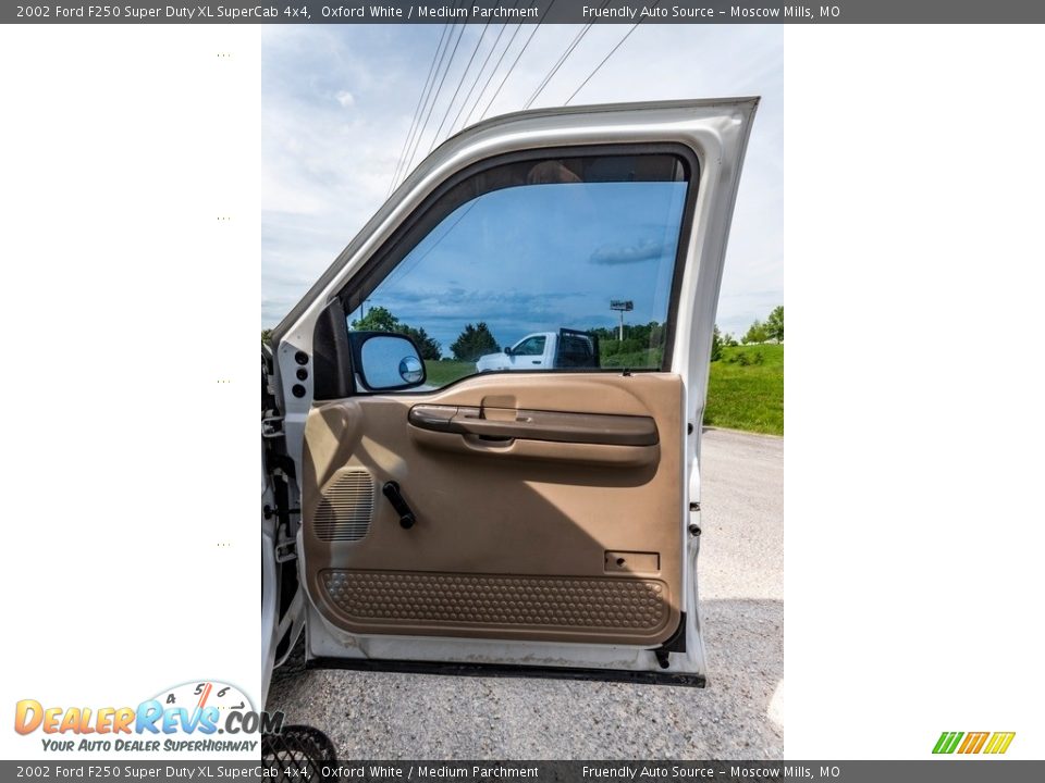 2002 Ford F250 Super Duty XL SuperCab 4x4 Oxford White / Medium Parchment Photo #30