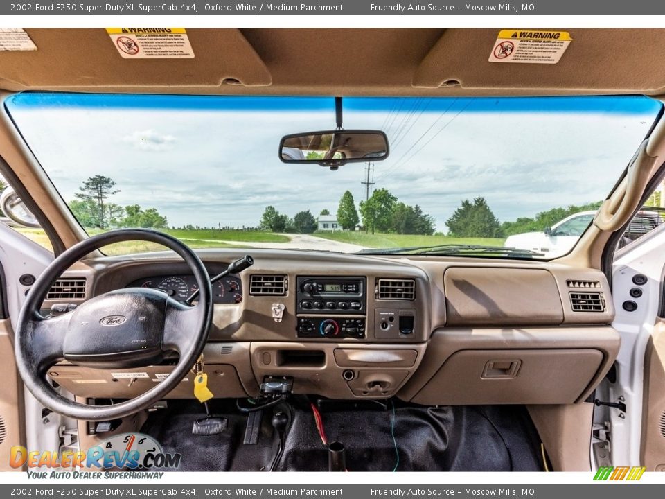 2002 Ford F250 Super Duty XL SuperCab 4x4 Oxford White / Medium Parchment Photo #32