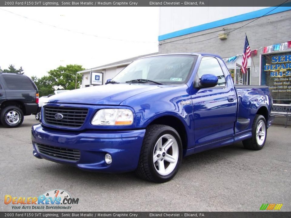 Front 3/4 View of 2003 Ford F150 SVT Lightning Photo #1