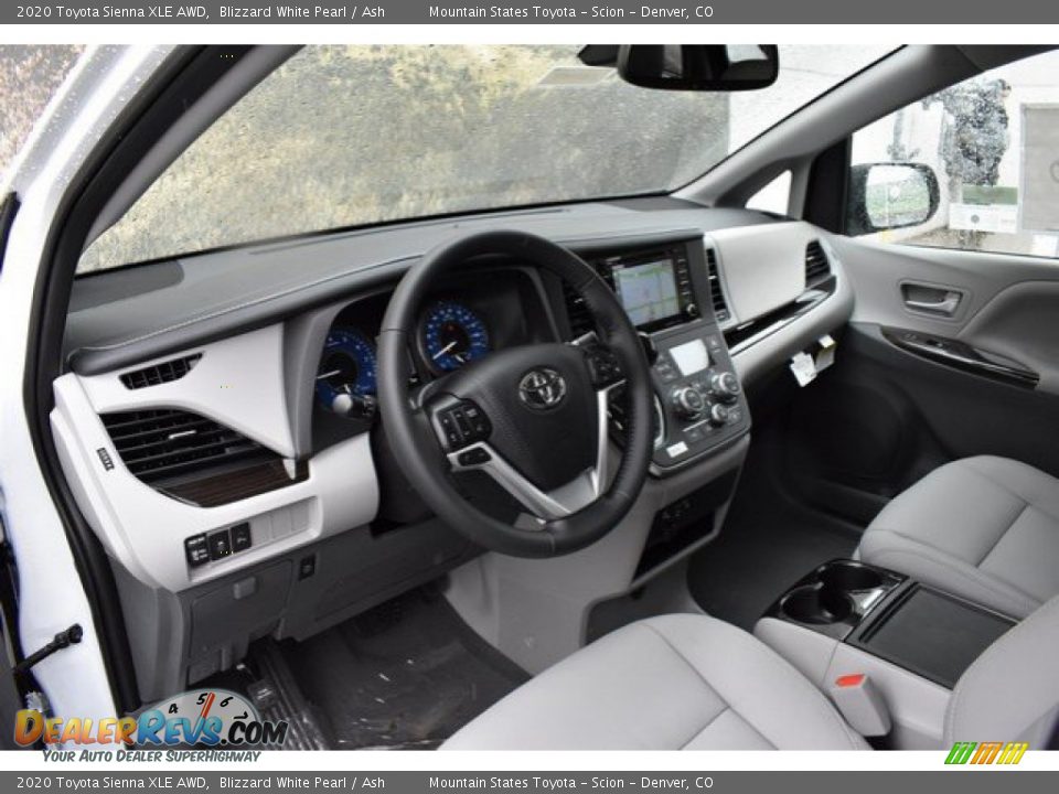 2020 Toyota Sienna XLE AWD Blizzard White Pearl / Ash Photo #5