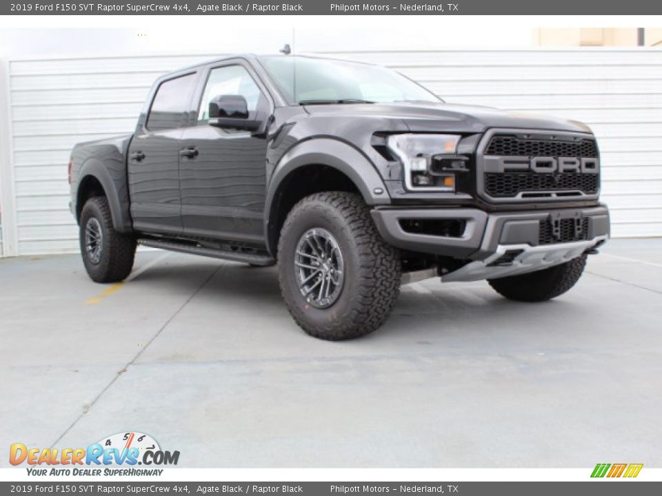 Front 3/4 View of 2019 Ford F150 SVT Raptor SuperCrew 4x4 Photo #2