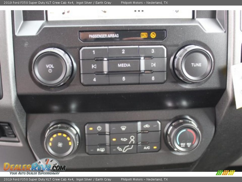 2019 Ford F350 Super Duty XLT Crew Cab 4x4 Ingot Silver / Earth Gray Photo #12