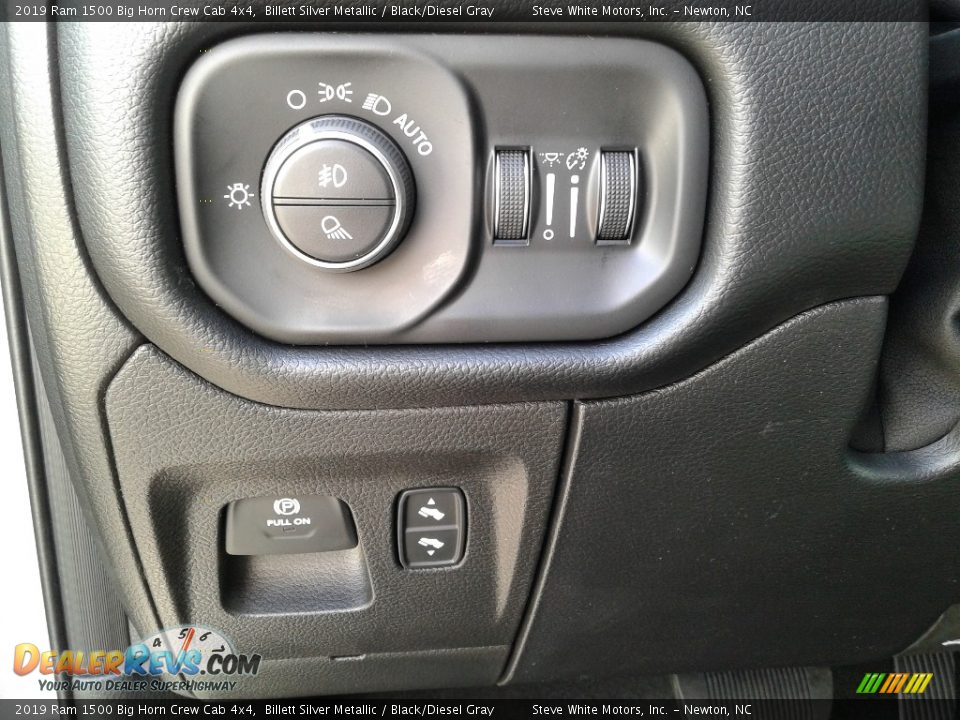 2019 Ram 1500 Big Horn Crew Cab 4x4 Billett Silver Metallic / Black/Diesel Gray Photo #16