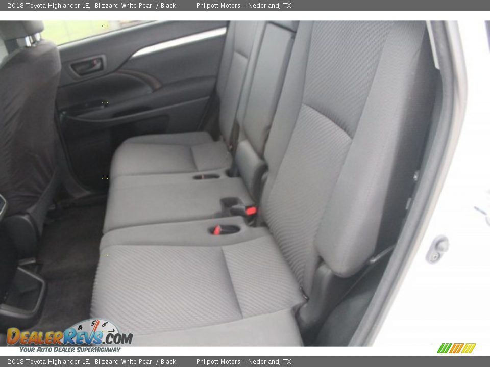 2018 Toyota Highlander LE Blizzard White Pearl / Black Photo #17