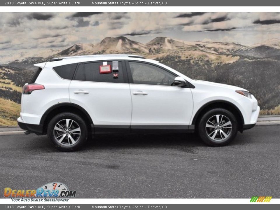 2018 Toyota RAV4 XLE Super White / Black Photo #2