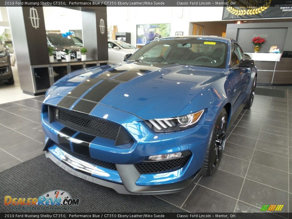 Front 3/4 View of 2019 Ford Mustang Shelby GT350 Photo #1