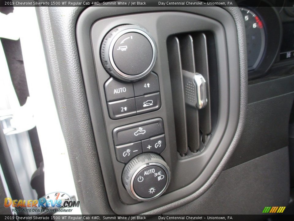 Controls of 2019 Chevrolet Silverado 1500 WT Regular Cab 4WD Photo #18
