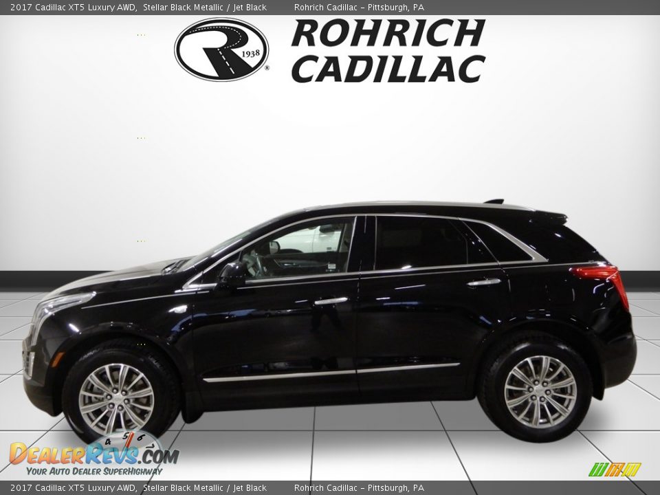 2017 Cadillac XT5 Luxury AWD Stellar Black Metallic / Jet Black Photo #2