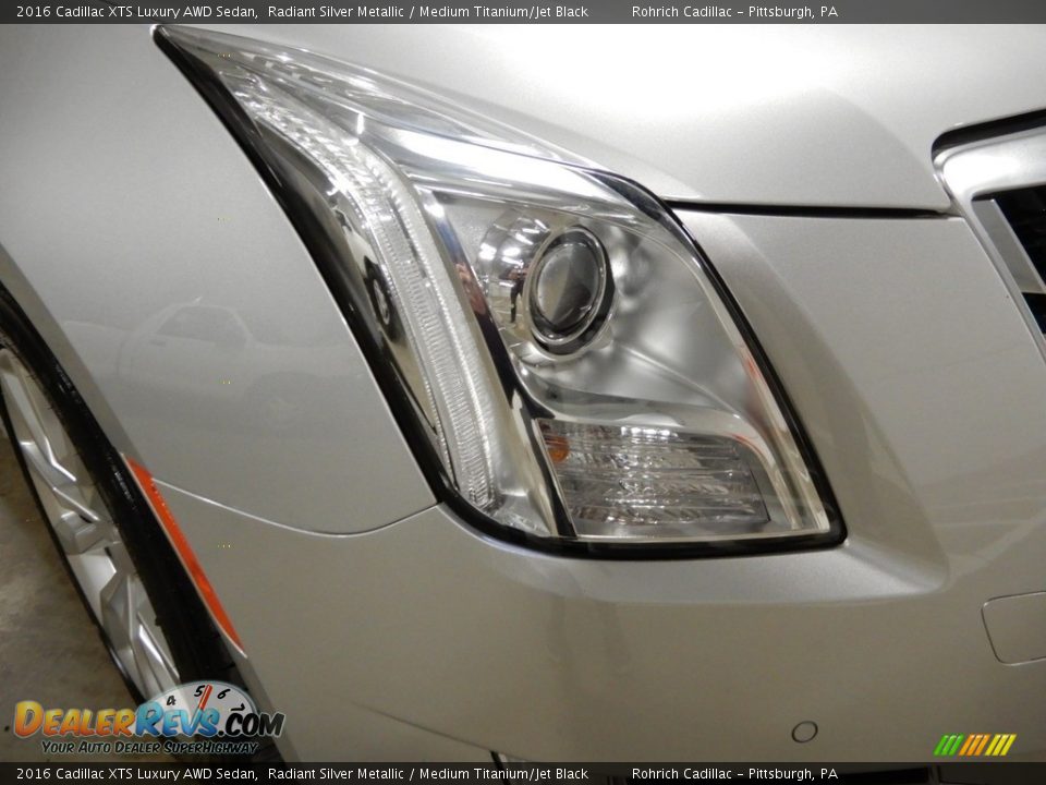 2016 Cadillac XTS Luxury AWD Sedan Radiant Silver Metallic / Medium Titanium/Jet Black Photo #10