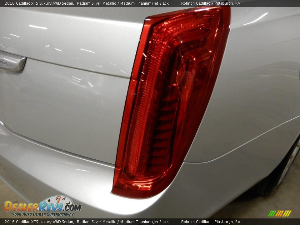2016 Cadillac XTS Luxury AWD Sedan Radiant Silver Metallic / Medium Titanium/Jet Black Photo #11