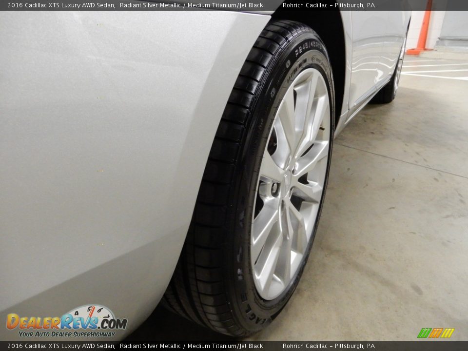 2016 Cadillac XTS Luxury AWD Sedan Radiant Silver Metallic / Medium Titanium/Jet Black Photo #12