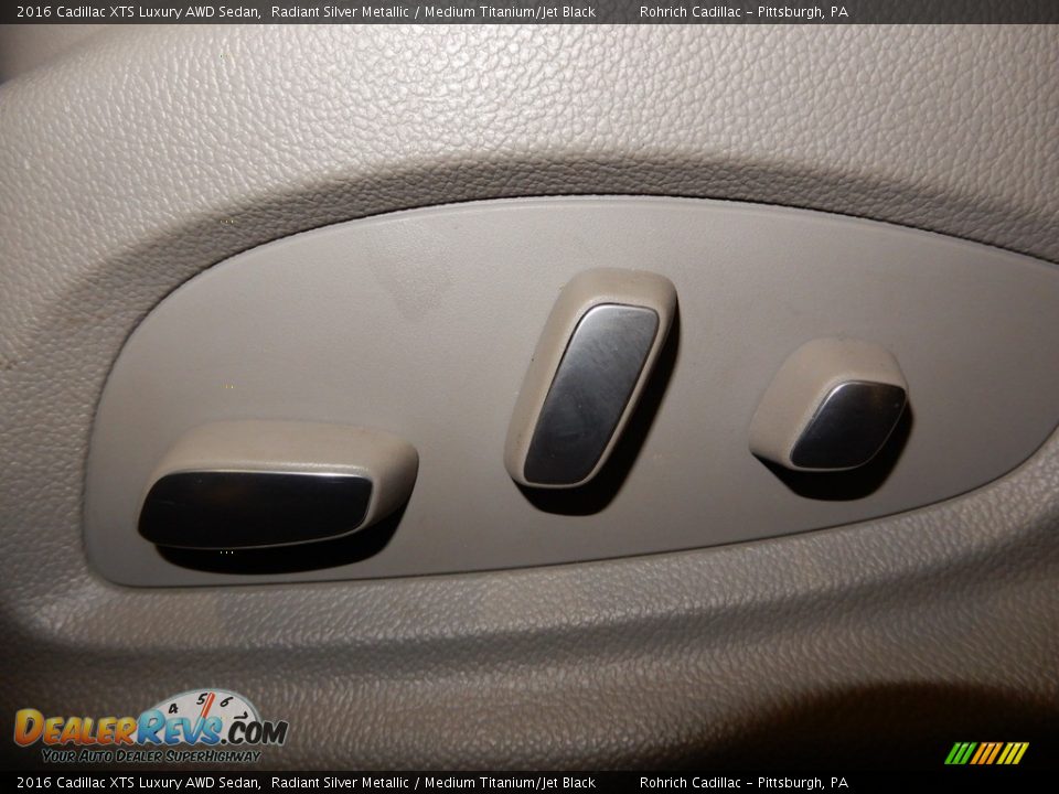 2016 Cadillac XTS Luxury AWD Sedan Radiant Silver Metallic / Medium Titanium/Jet Black Photo #23
