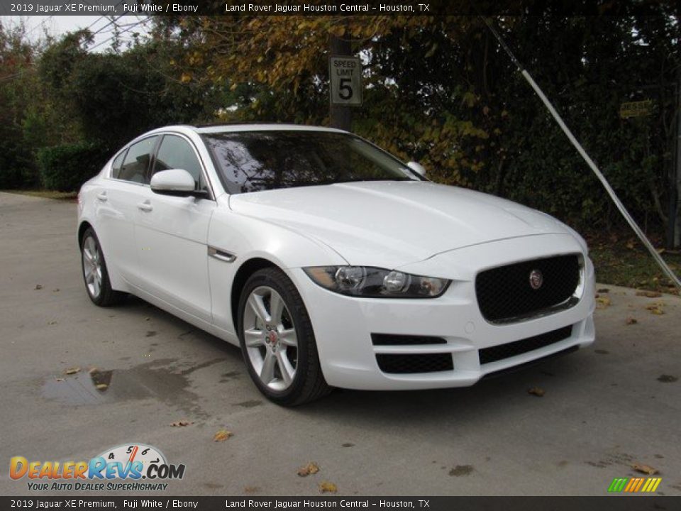 2019 Jaguar XE Premium Fuji White / Ebony Photo #2