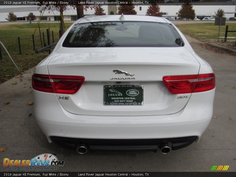 2019 Jaguar XE Premium Fuji White / Ebony Photo #8