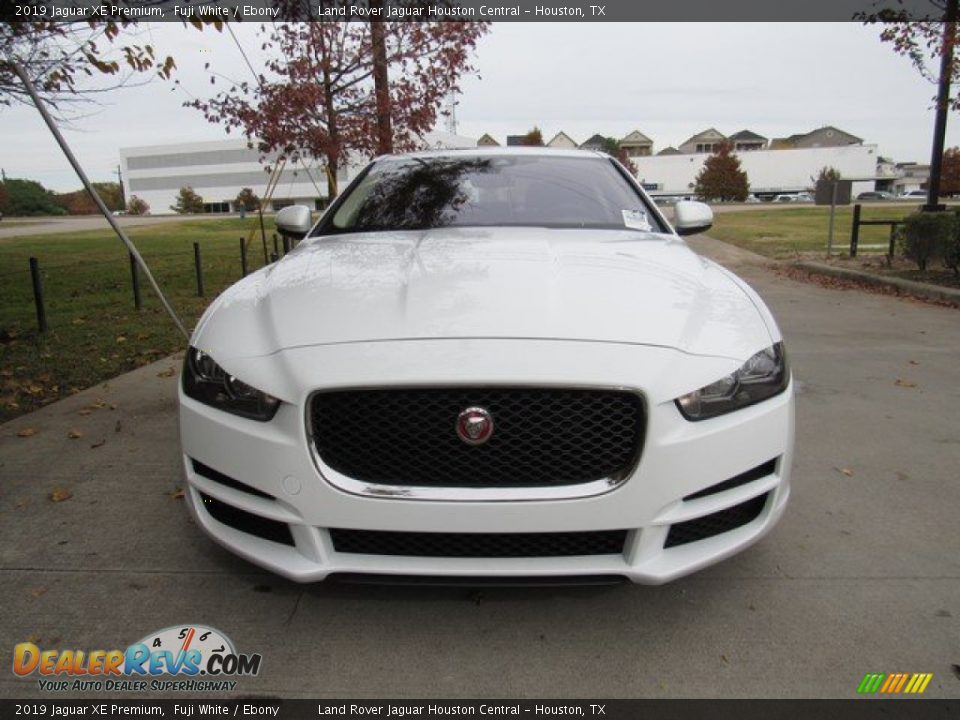 2019 Jaguar XE Premium Fuji White / Ebony Photo #9