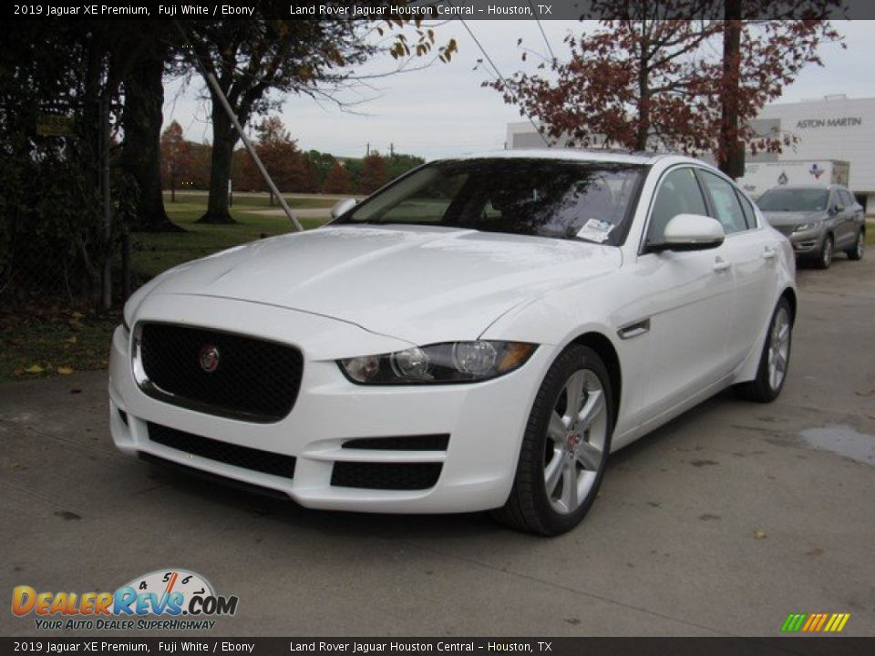 2019 Jaguar XE Premium Fuji White / Ebony Photo #10