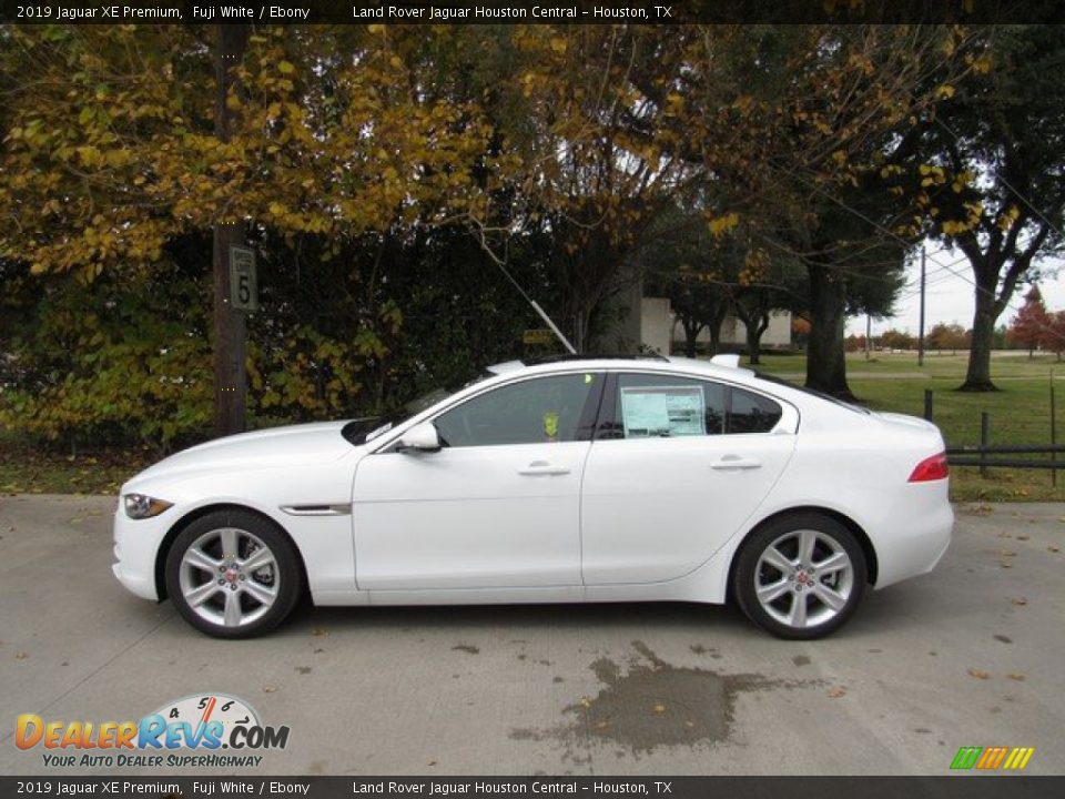 2019 Jaguar XE Premium Fuji White / Ebony Photo #11