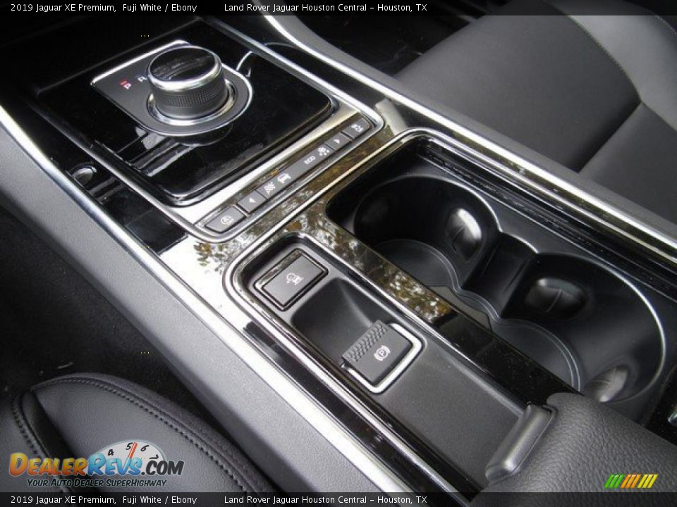2019 Jaguar XE Premium Fuji White / Ebony Photo #31