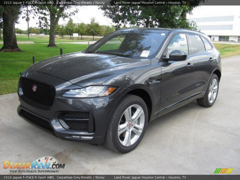 Front 3/4 View of 2019 Jaguar F-PACE R-Sport AWD Photo #10