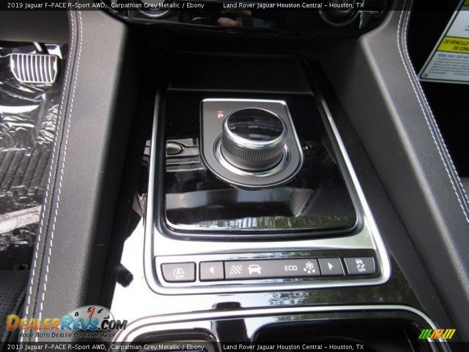 Controls of 2019 Jaguar F-PACE R-Sport AWD Photo #34