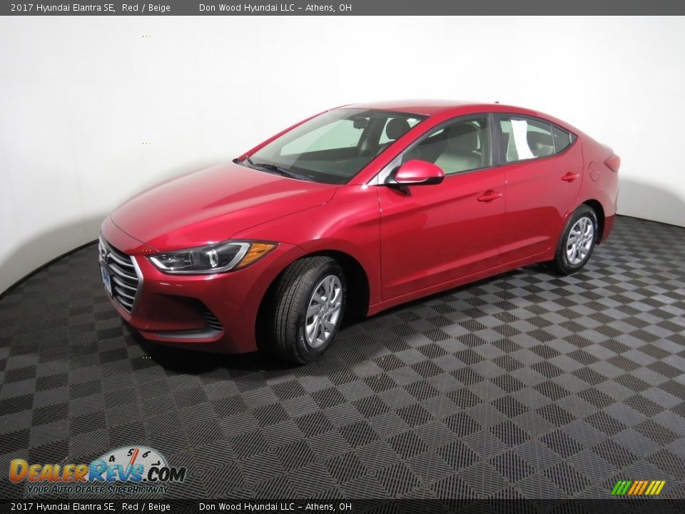 2017 Hyundai Elantra SE Red / Beige Photo #7