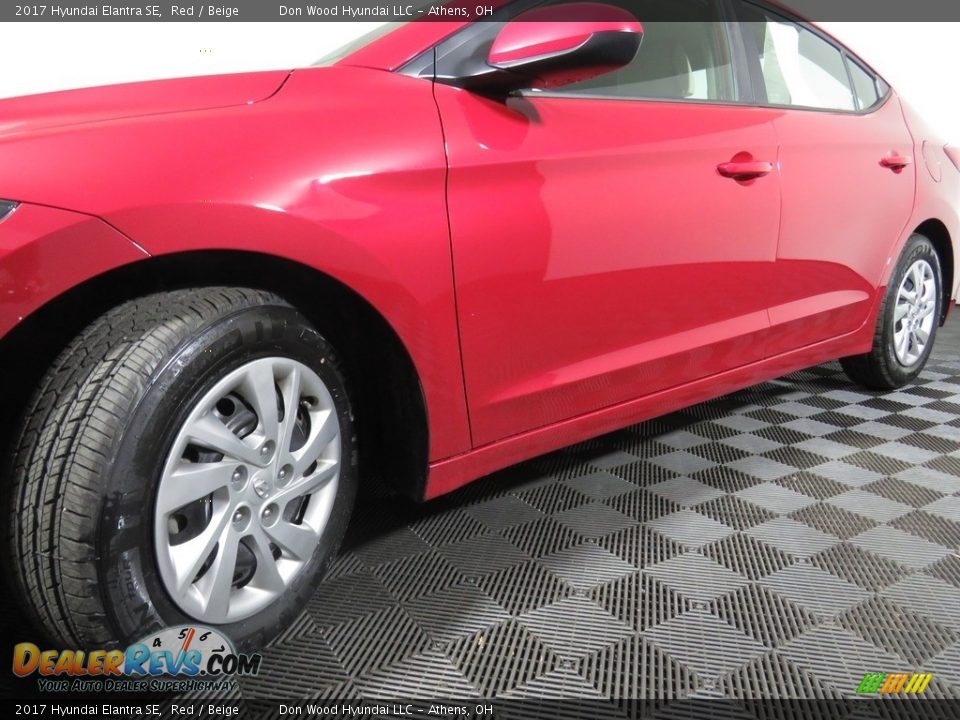 2017 Hyundai Elantra SE Red / Beige Photo #8