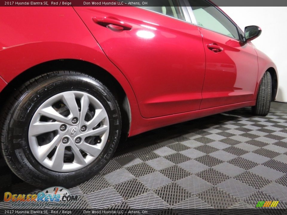 2017 Hyundai Elantra SE Red / Beige Photo #15