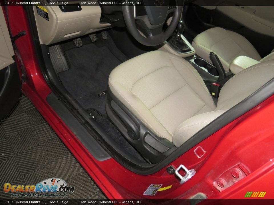 2017 Hyundai Elantra SE Red / Beige Photo #21