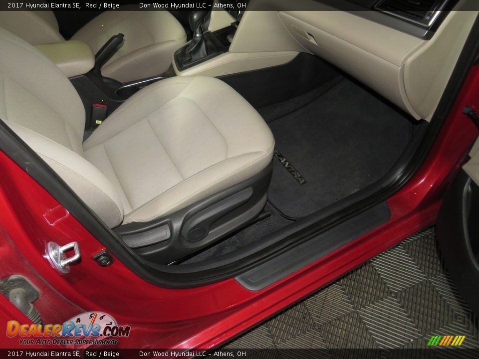 2017 Hyundai Elantra SE Red / Beige Photo #29
