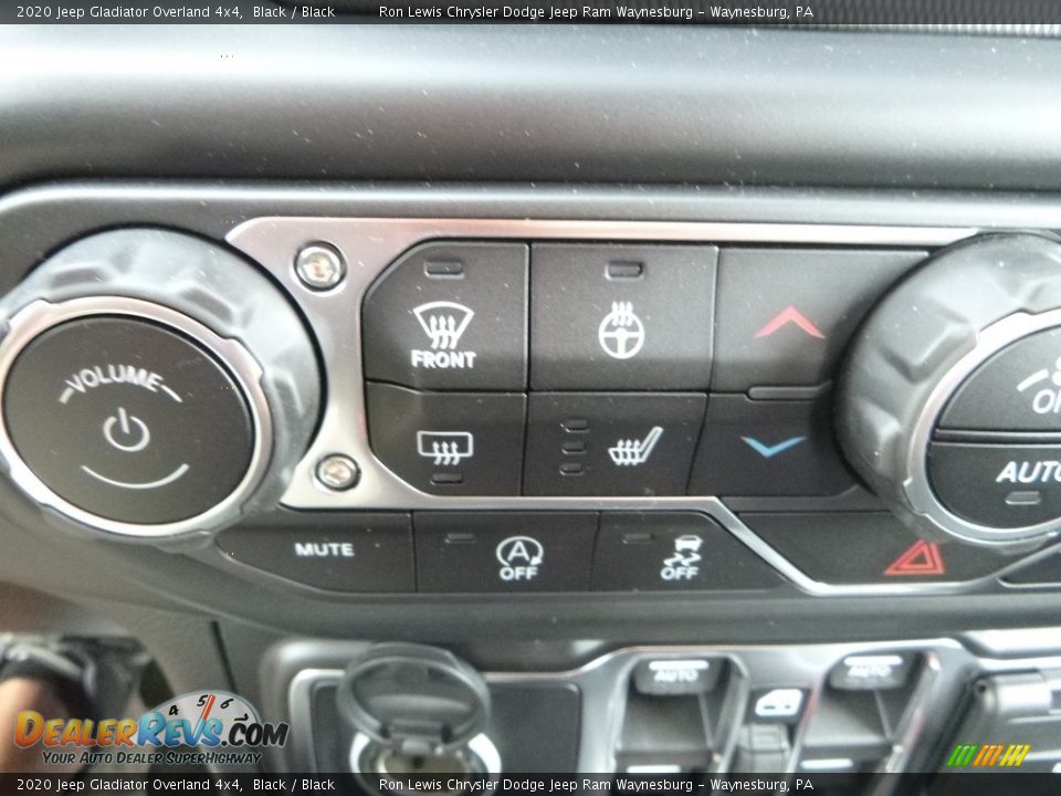 Controls of 2020 Jeep Gladiator Overland 4x4 Photo #19