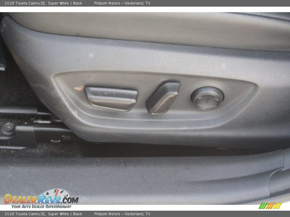 2018 Toyota Camry SE Super White / Black Photo #13