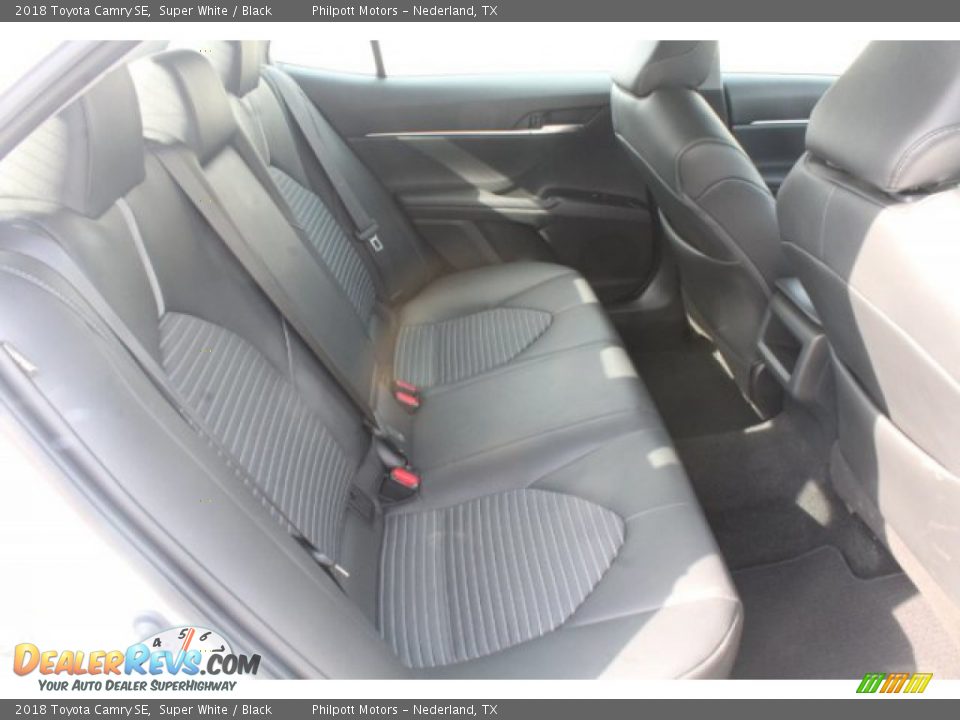 2018 Toyota Camry SE Super White / Black Photo #25