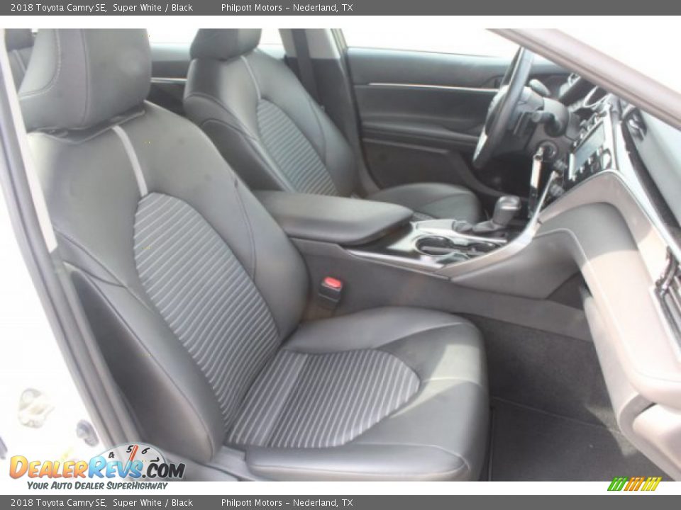 2018 Toyota Camry SE Super White / Black Photo #27