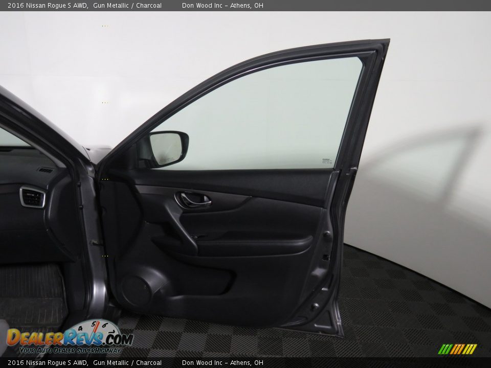 2016 Nissan Rogue S AWD Gun Metallic / Charcoal Photo #29