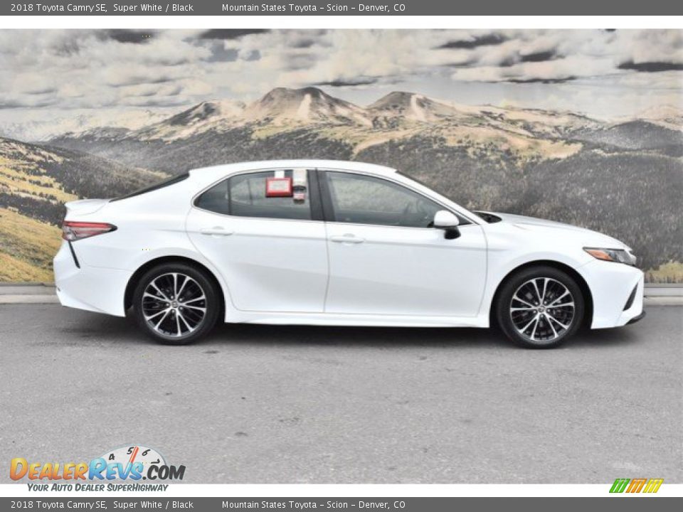 2018 Toyota Camry SE Super White / Black Photo #2