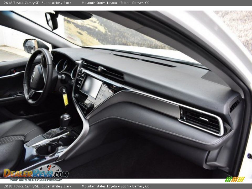 2018 Toyota Camry SE Super White / Black Photo #16