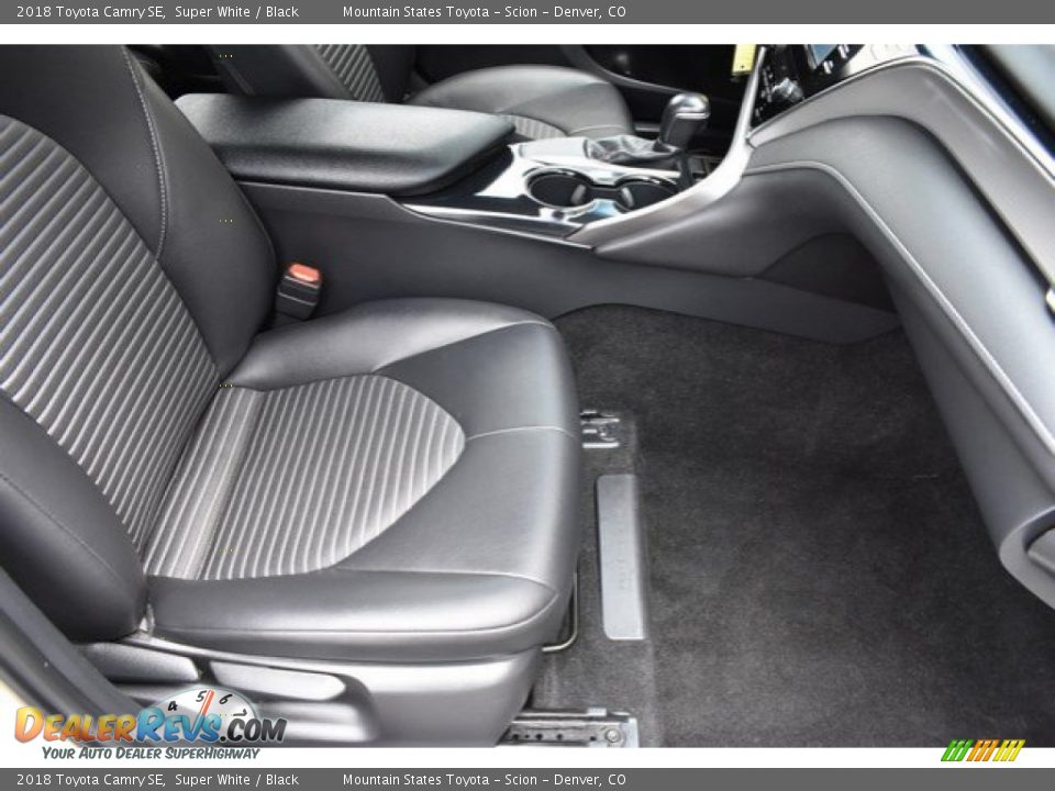2018 Toyota Camry SE Super White / Black Photo #17