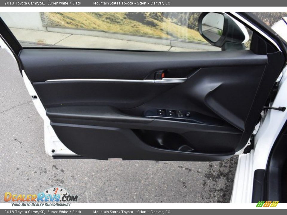 2018 Toyota Camry SE Super White / Black Photo #24