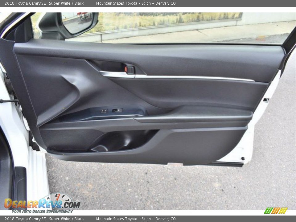 2018 Toyota Camry SE Super White / Black Photo #25