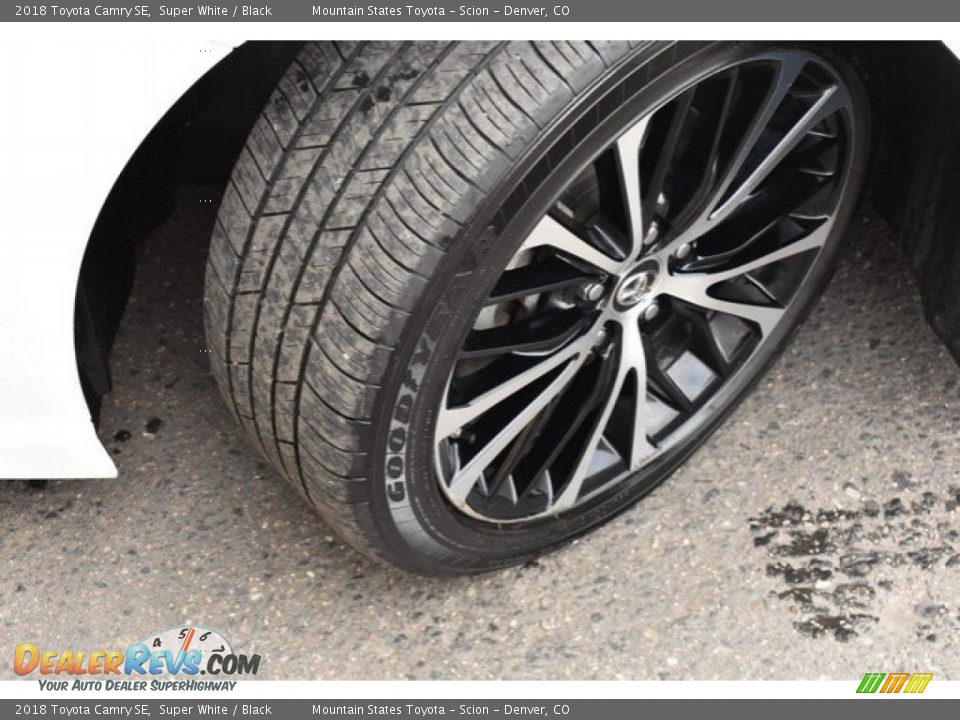 2018 Toyota Camry SE Super White / Black Photo #28