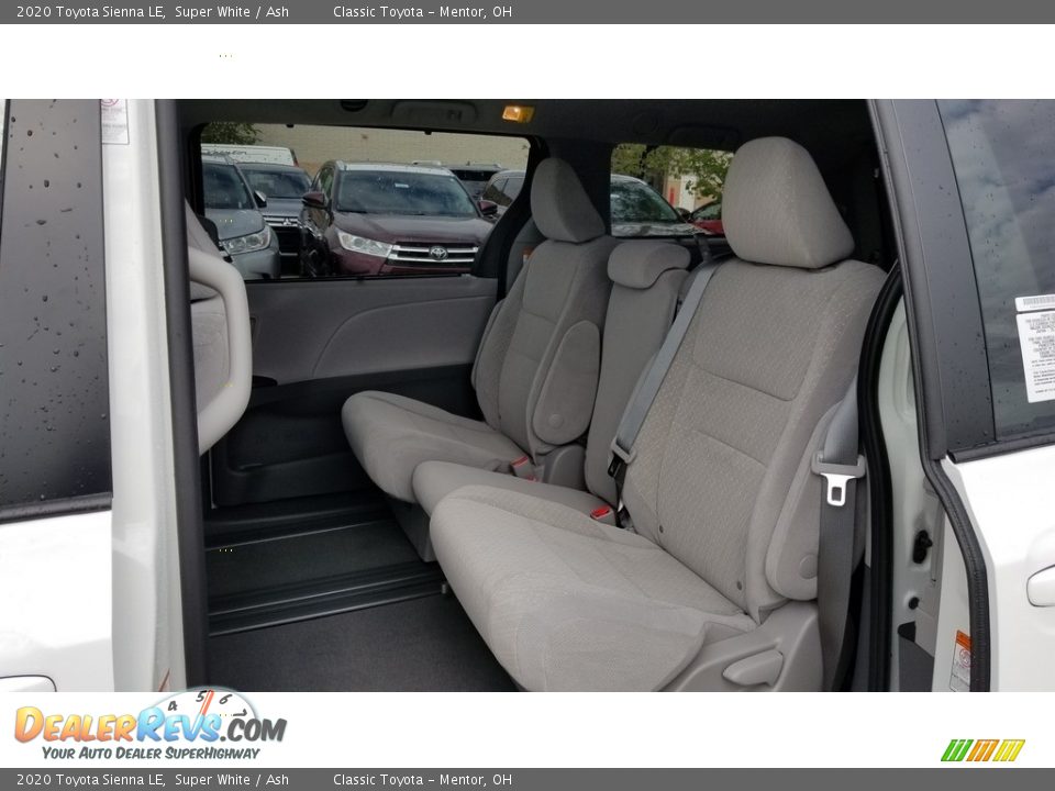 2020 Toyota Sienna LE Super White / Ash Photo #3