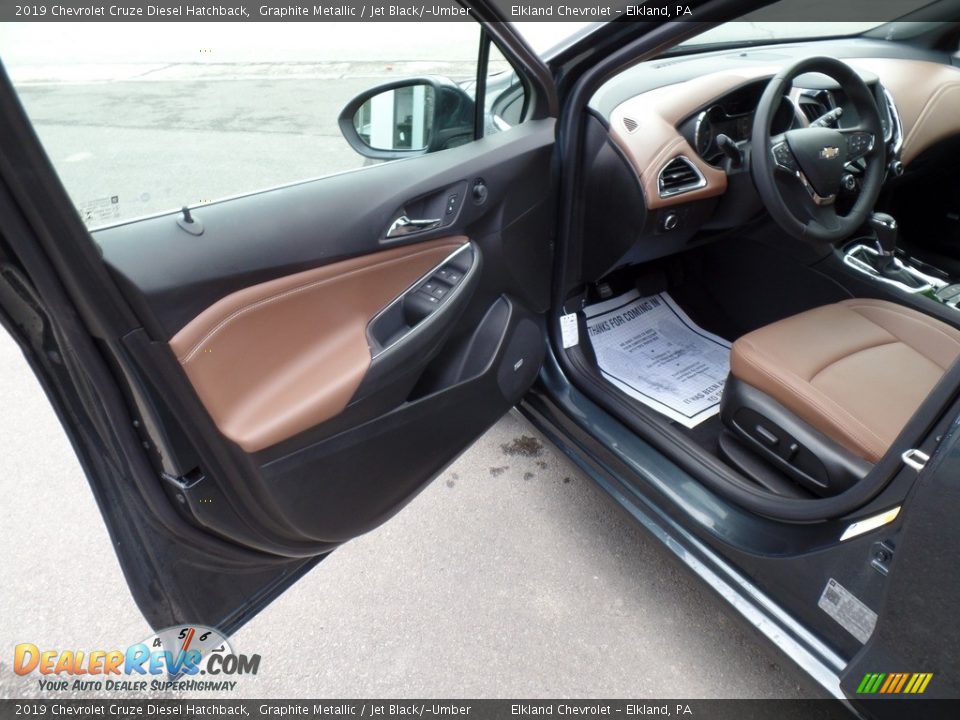 Front Seat of 2019 Chevrolet Cruze Diesel Hatchback Photo #16