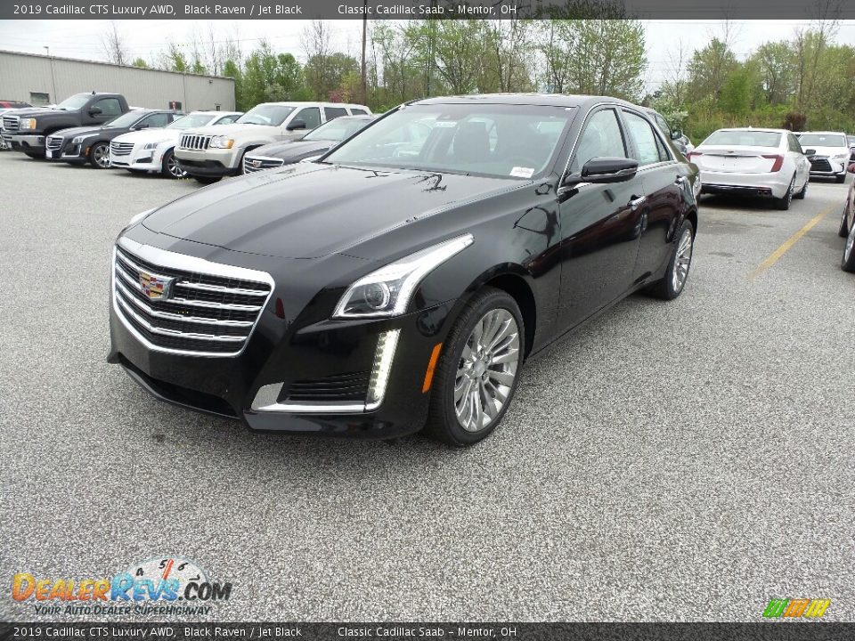 Front 3/4 View of 2019 Cadillac CTS Luxury AWD Photo #1